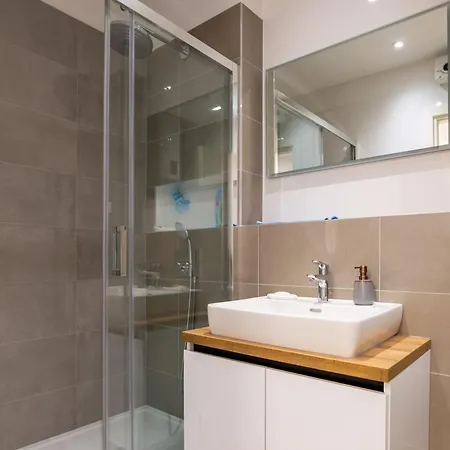 In Vivo Luxury 아파트 스플리트